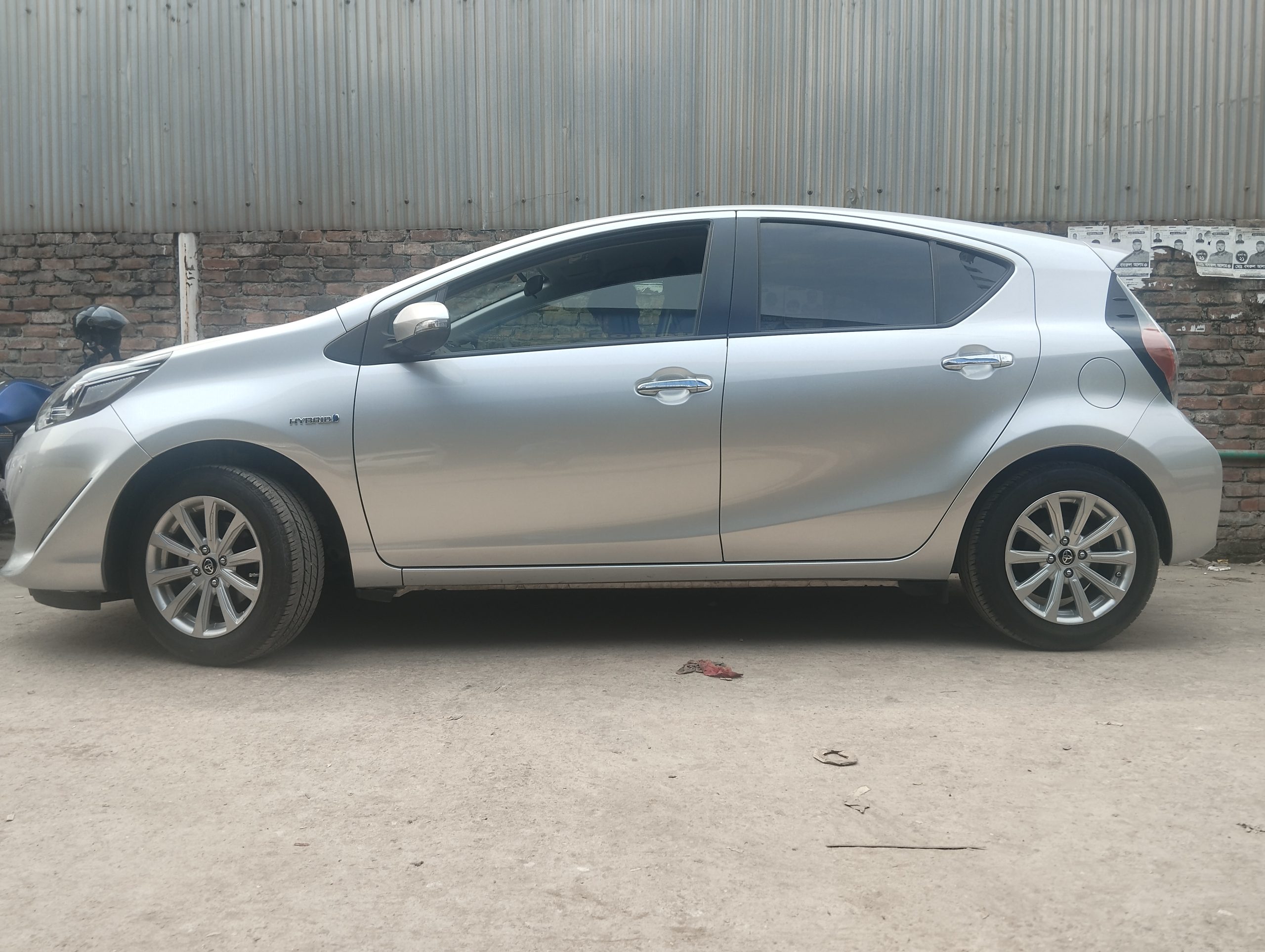 
								TOYOTA AQUA S STYLE HYBRID 2019 full									