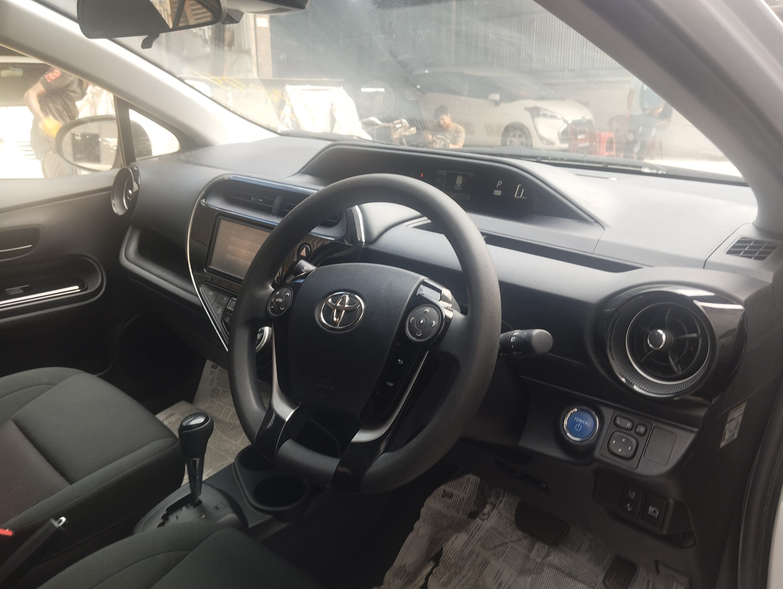 
								TOYOTA AQUA S STYLE HYBRID 2019 full									