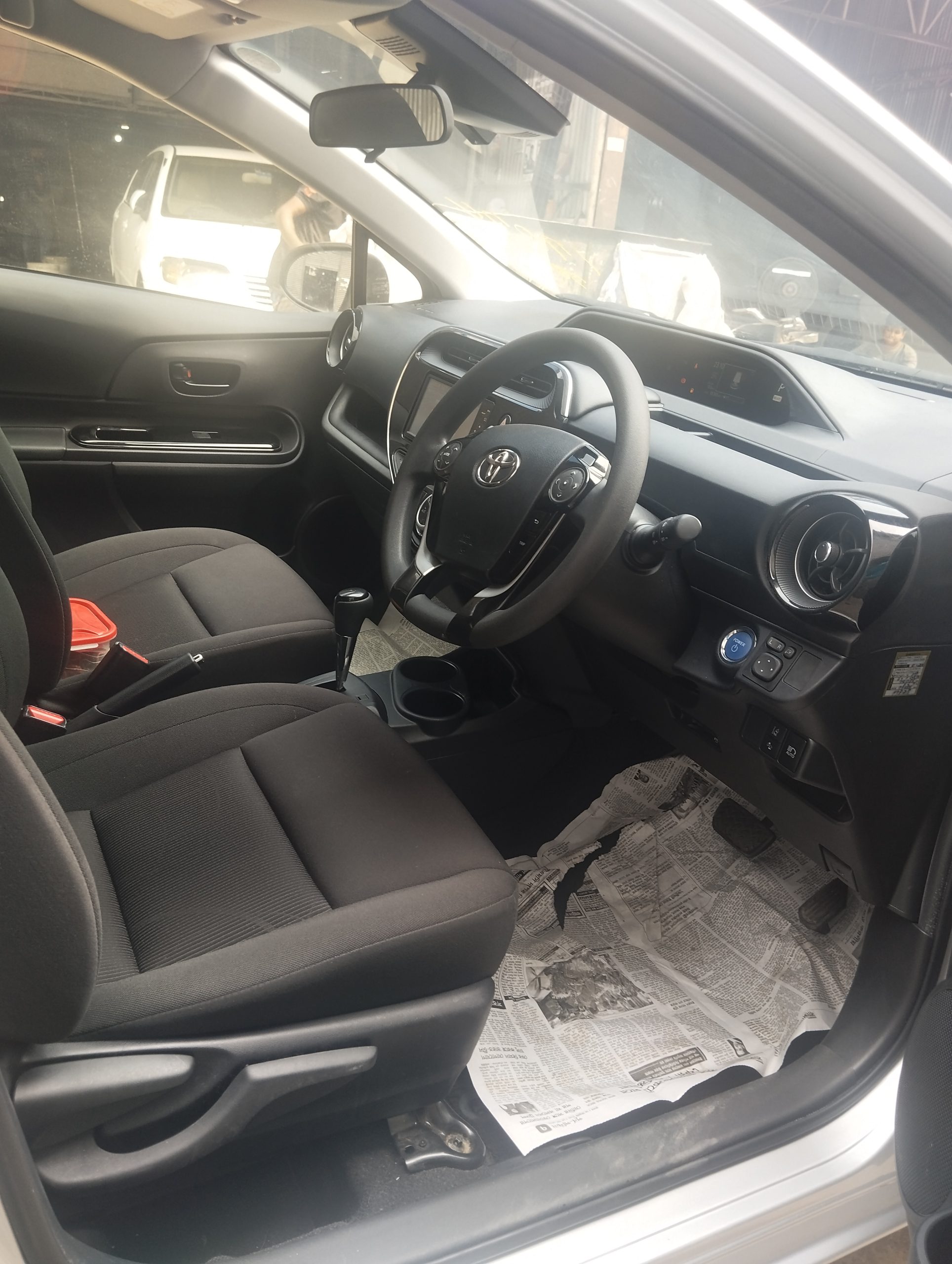 
								TOYOTA AQUA S STYLE HYBRID 2019 full									