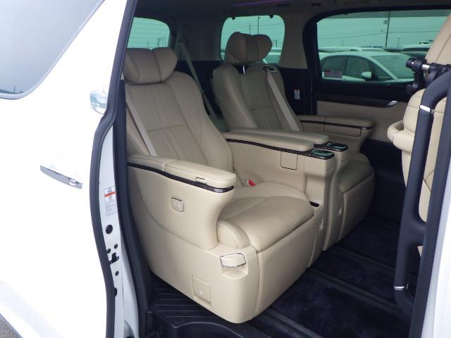 
								TOYOTA ALPHARD EXECUTIVE LOUNGE HYBRID 2020 full									
