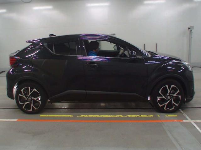 
								TOYOTA CH-R 2020 full									