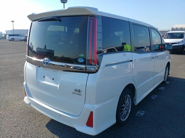 
								TOYOTA NOAH 2020 full									