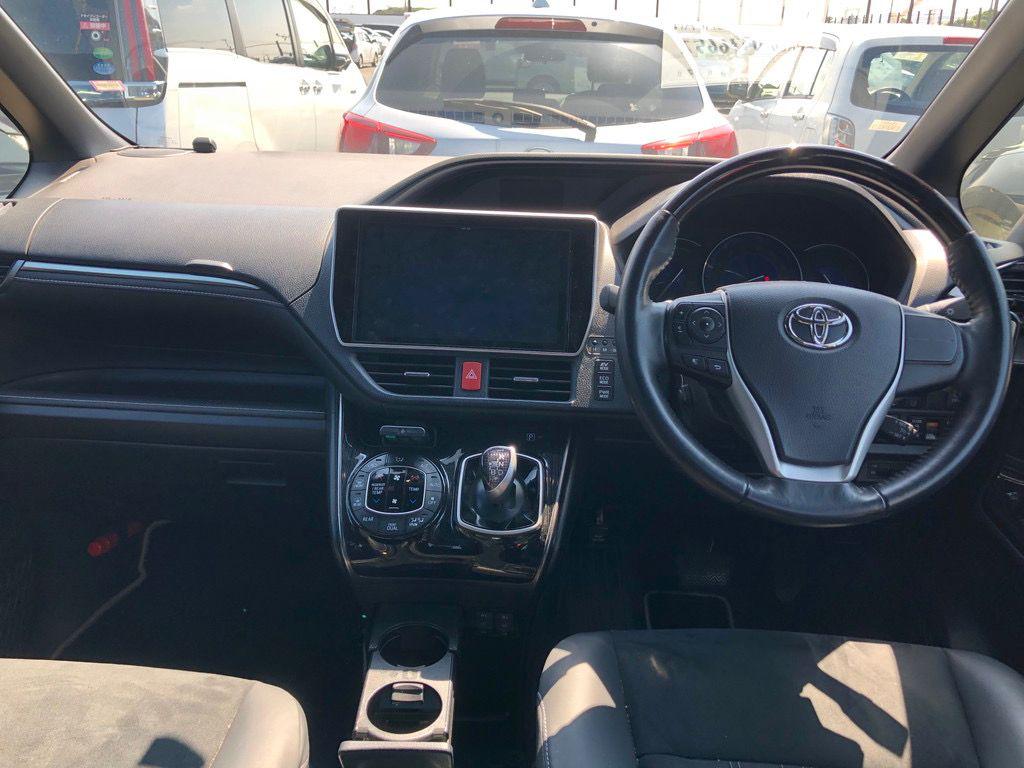 
								TOYOTA VOXY 2019 full									