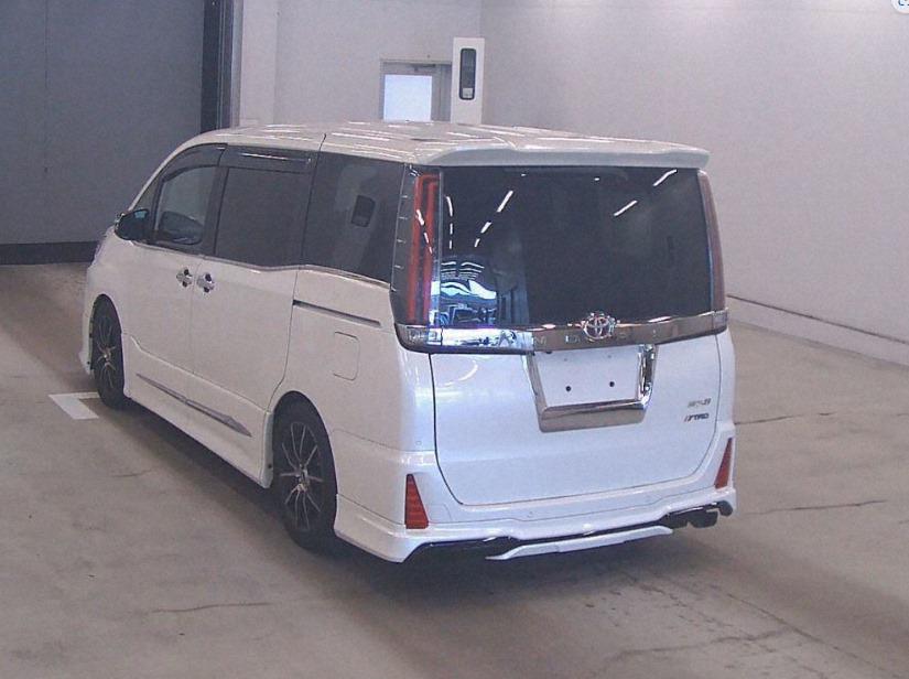 
								TOYOTA NOAH NON HYBRID 2019 full									