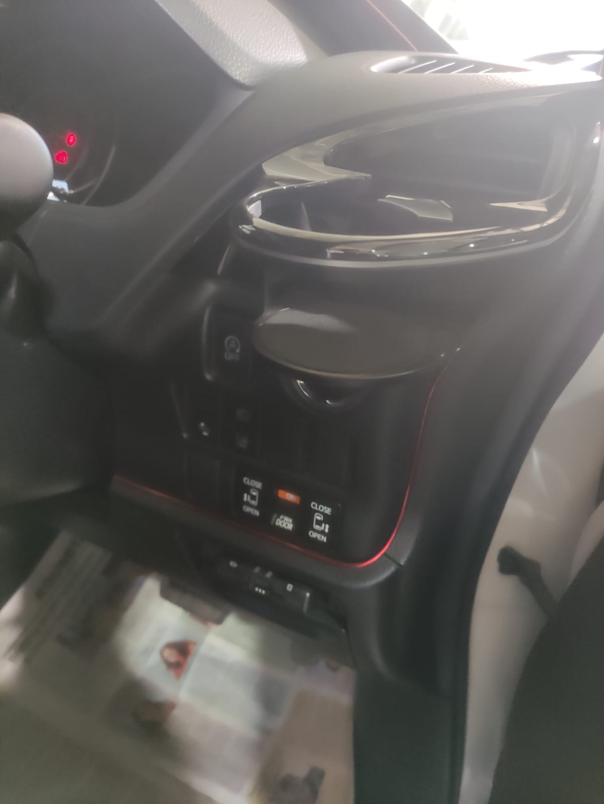 
								TOYOTA NOAH NON HYBRID 2019 full									