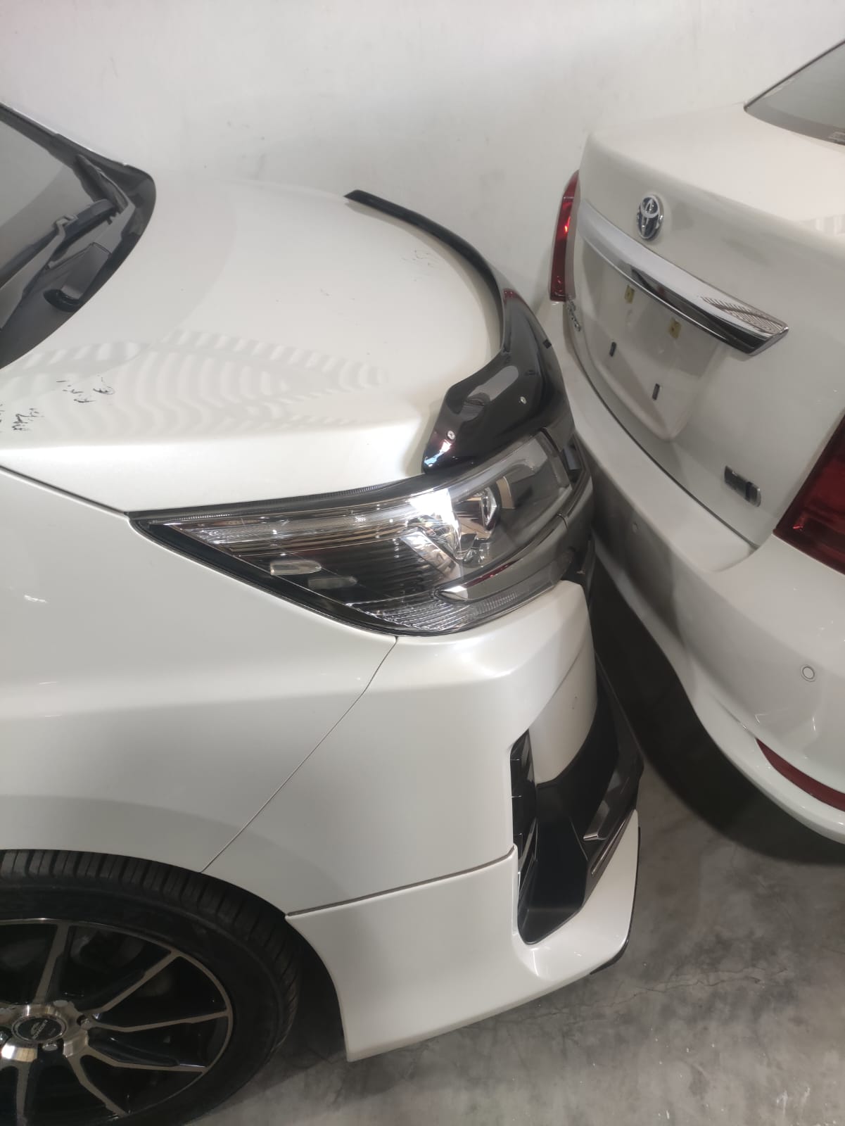 
								TOYOTA NOAH NON HYBRID 2019 full									