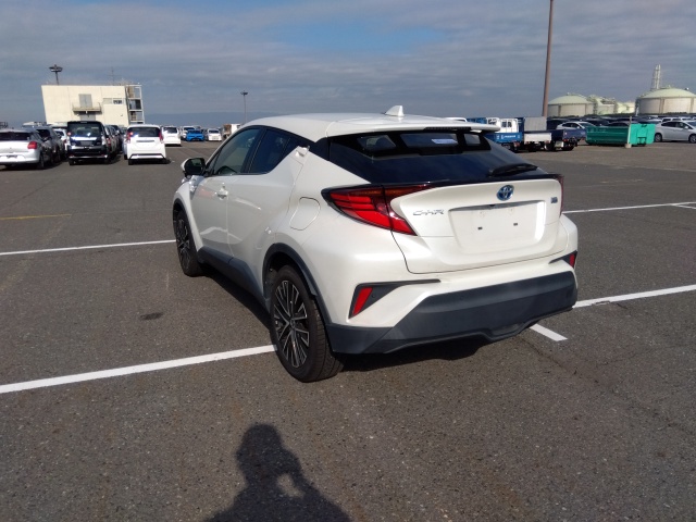 
								TOYOTA CHR HYBRID 2019 full									