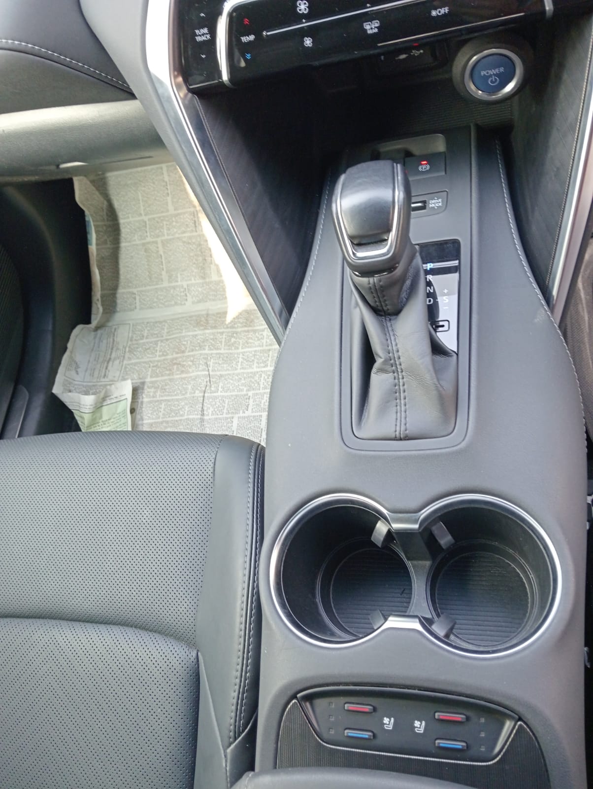 
								TOYOTA HARRIER HYBRID 2020 full									