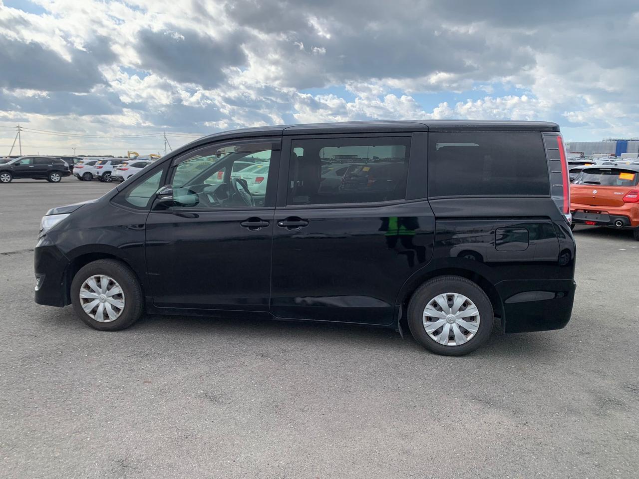 
								TOYOTA NOAH NON HYBRID 2020 full									