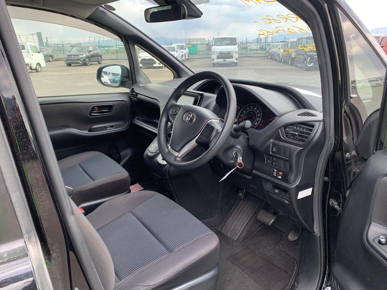 
								TOYOTA NOAH NON HYBRID 2020 full									