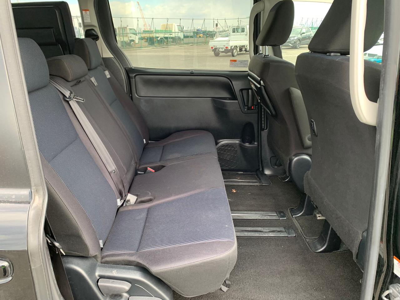 
								TOYOTA NOAH NON HYBRID 2020 full									