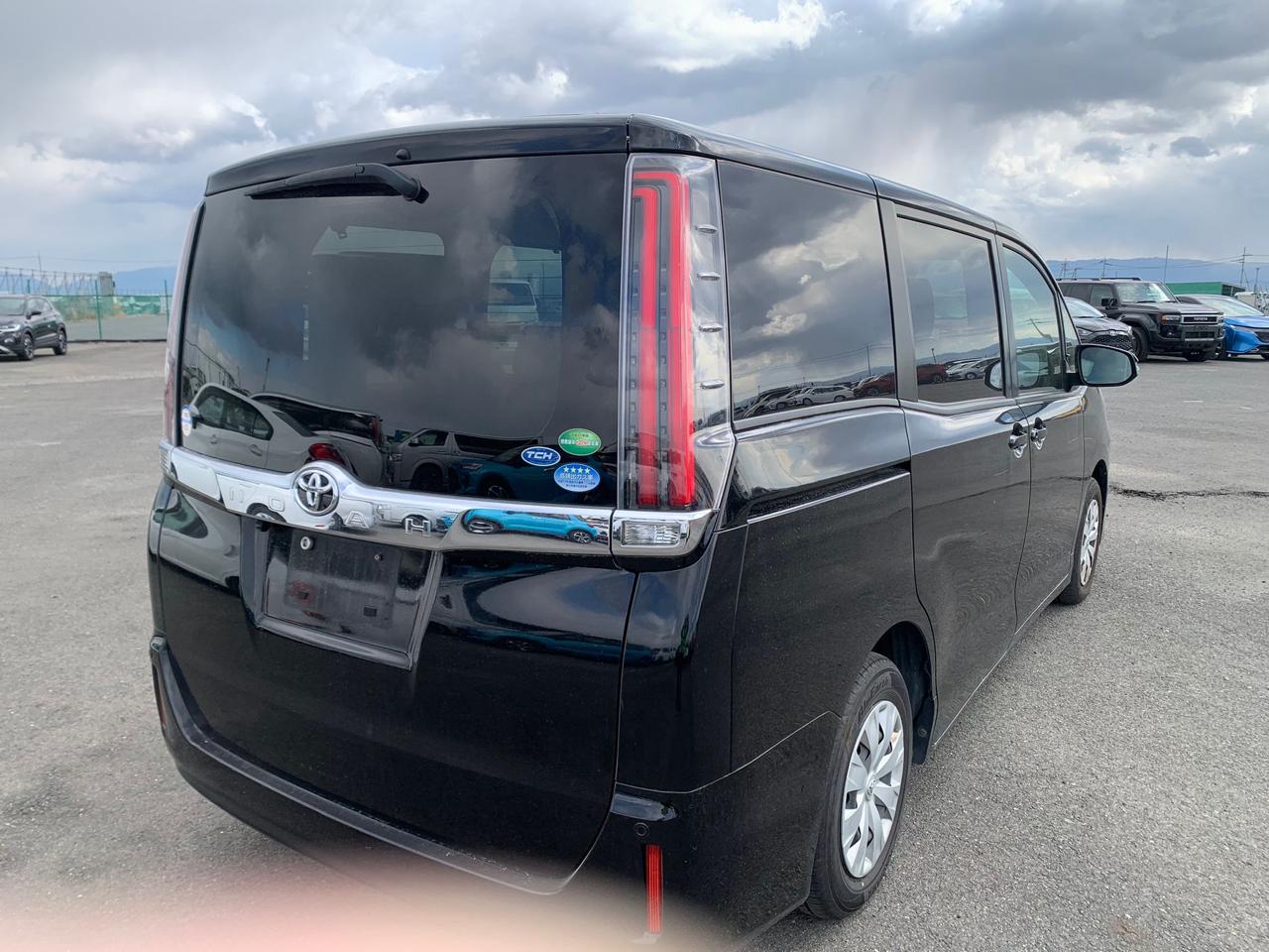 
								TOYOTA NOAH NON HYBRID 2020 full									