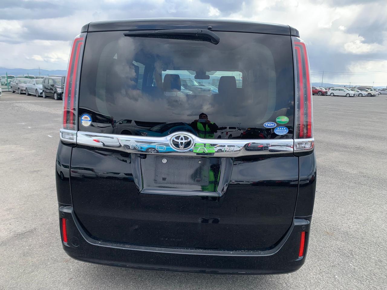 
								TOYOTA NOAH NON HYBRID 2020 full									