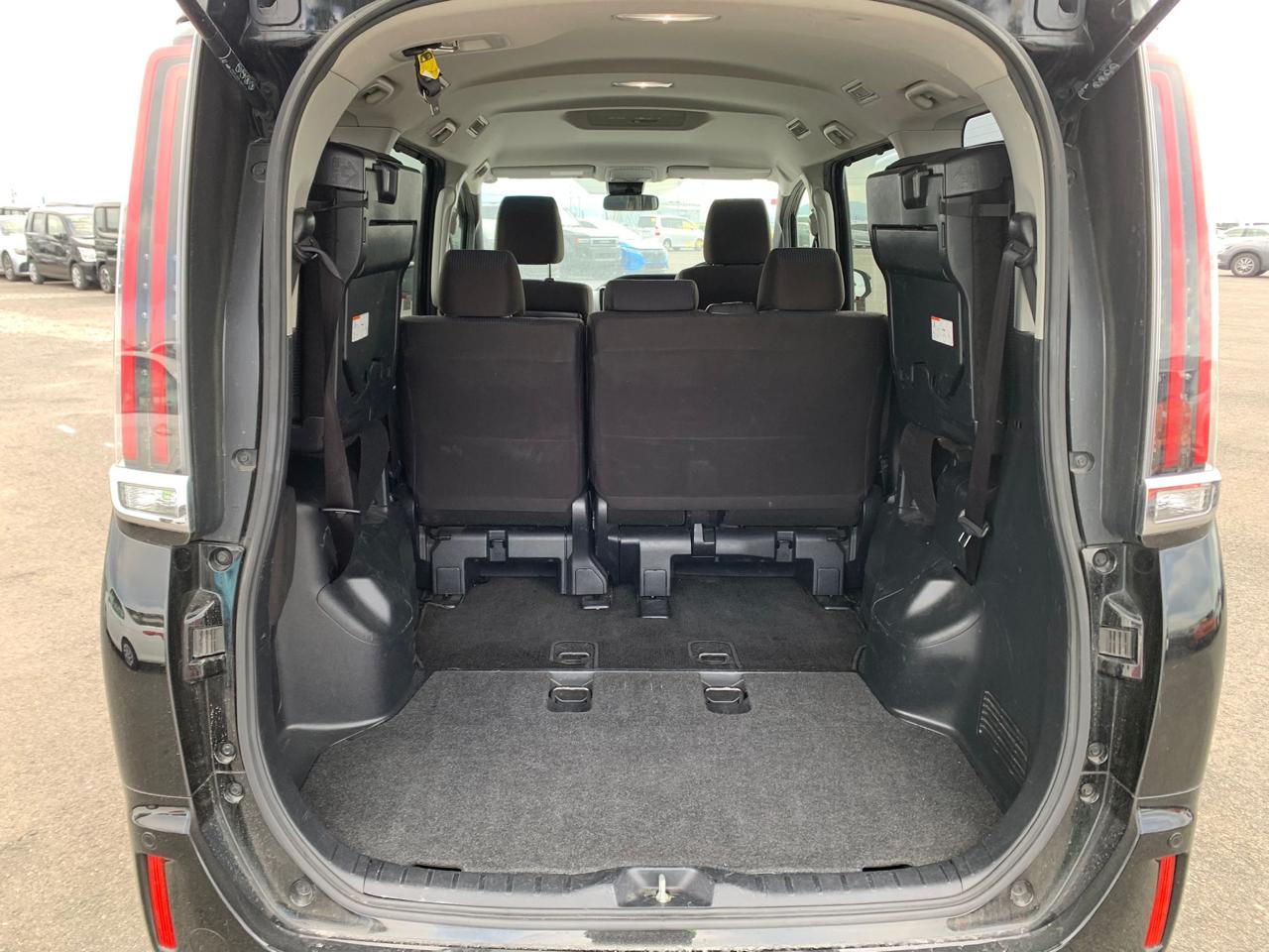 
								TOYOTA NOAH NON HYBRID 2020 full									