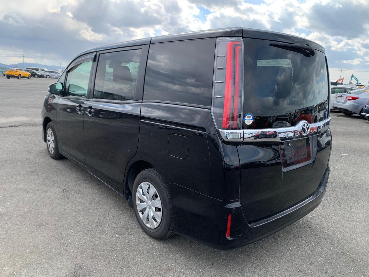 
								TOYOTA NOAH NON HYBRID 2020 full									