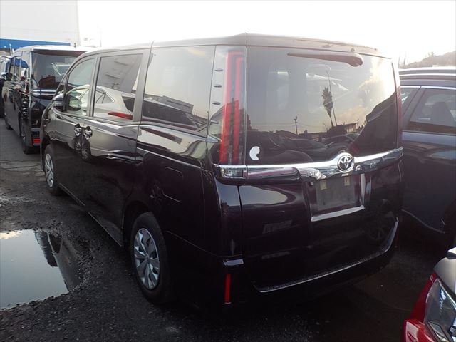 
								TOYOTA NOAH NON HYBRID 2021 full									