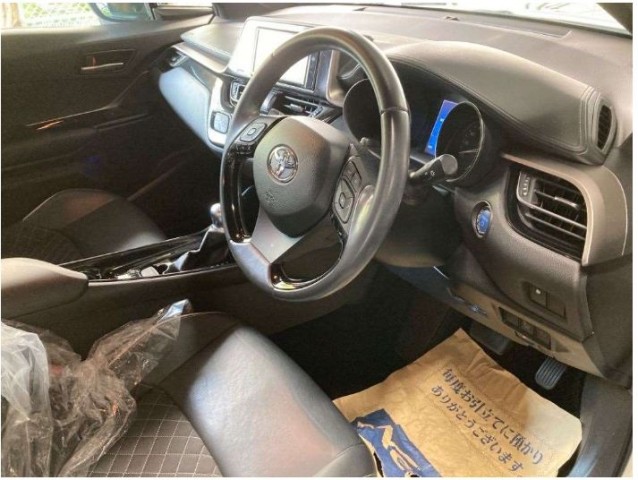 
								TOYOTA CHR HYBRID 2019 full									