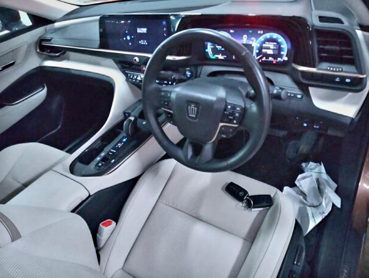 
								TOYOTA CROWN HYBRID 2022 full									