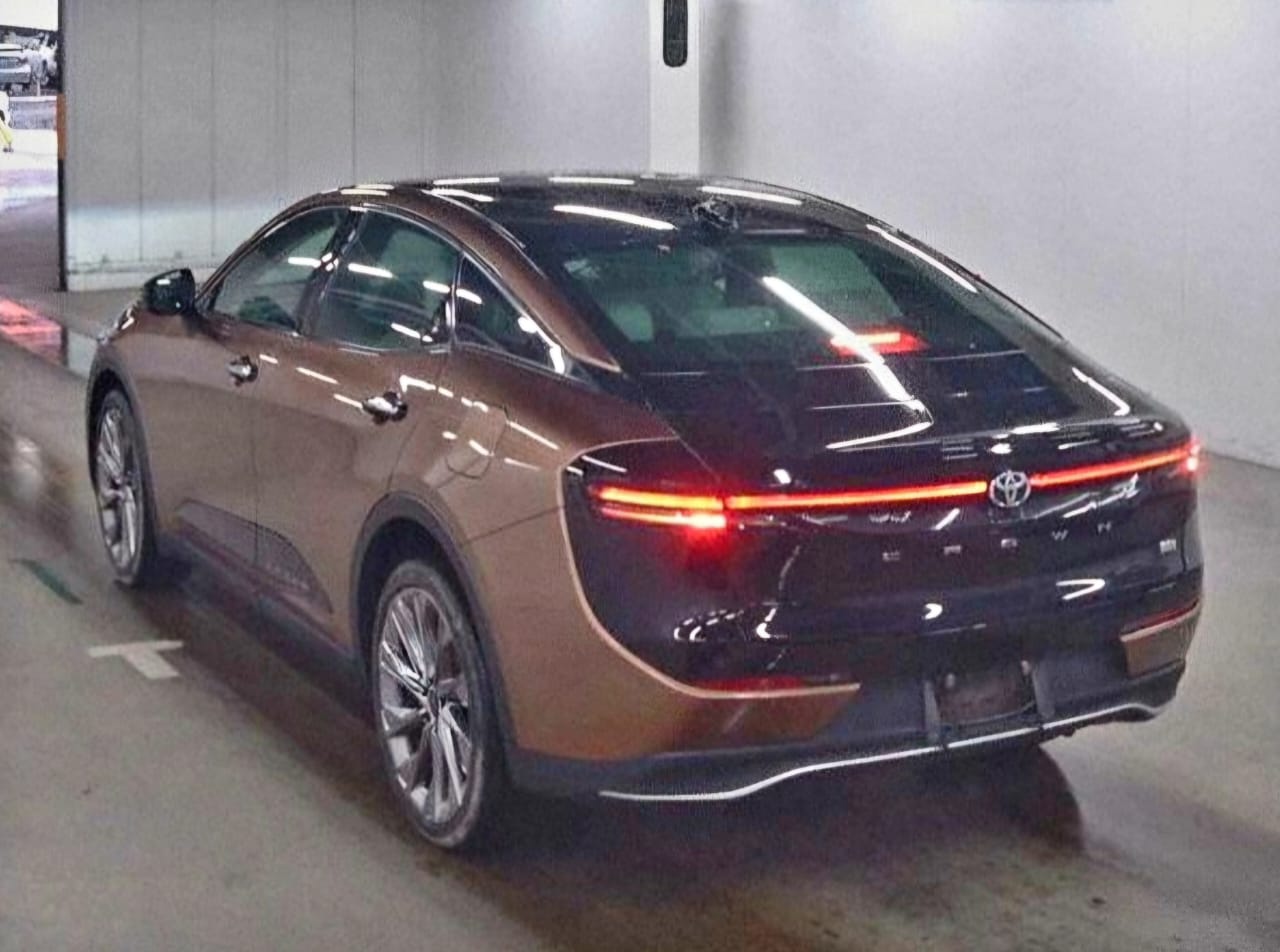 
								TOYOTA CROWN HYBRID 2022 full									